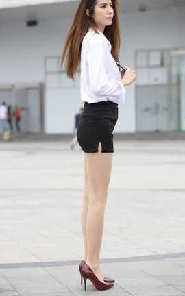 精选街拍作品 NO.0087 长腿OL的深红高跟图集_丽丝库