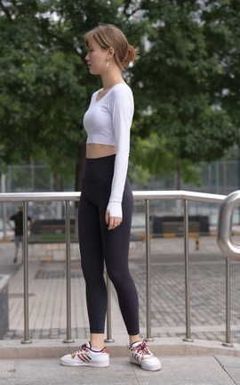 精选街拍作品 NO.1320 一始街拍作品 打篮球的黑色瑜伽裤美女 part4_丽丝库