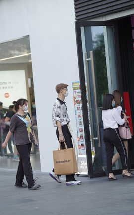 精选街拍作品 NO.1565 长发连体包臀裙美女_丽丝库