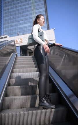 精选街拍作品 NO.0199 紧身皮裤 part3_丽丝库