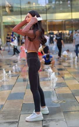 精选街拍作品 NO.1431 蜜桃紧牛小姐姐_丽丝库