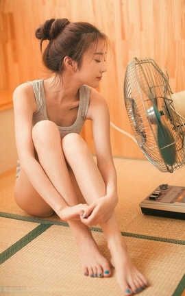 足控福利-微博上的那些美足小姐姐 180_丽丝库