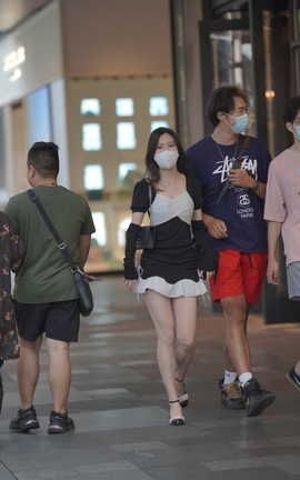 精选街拍作品 NO.1450 白嫩女友_丽丝库