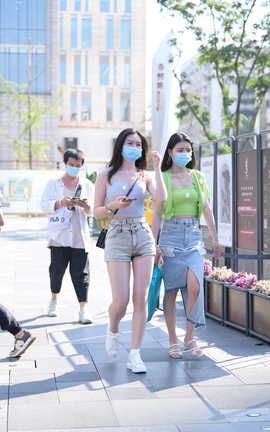 精选街拍作品 NO.1211 吊带热裤美女_丽丝库