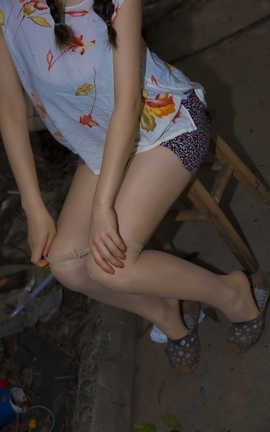 丽丝映像LISS No.008 新版 捡垃圾的丝袜女儿 lisbababy_丽丝库