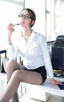 兔玩网二次元福利-穿黑丝的白领姐姐