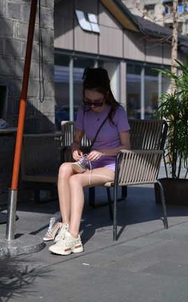 精选街拍作品 NO.0983 摄神街拍作品 纤细美腿 亮丝热裤美女 part1_丽丝库