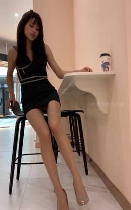 学妹加速跑 XM092《敏儿秀腿中》[1080X1920][1分53秒]_丽丝库