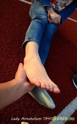 高校妹子丝足写真-做做