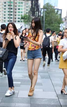 精选街拍作品 NO.1000 摄神街拍作品 热裤大长腿的美眉_丽丝库