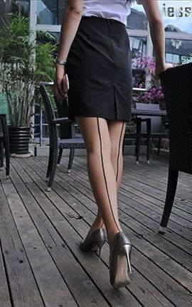 异思趣向IESS美足写真 丝足诱惑 模特：小雪《OL制服黑丝》2