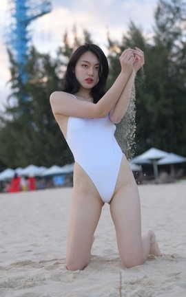 精选街拍作品 NO.1202 一始街拍作品 海边的白色连体比基尼美女 part1_丽丝库