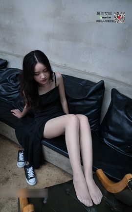 慕丝女郎MussGirl NO.072 甜美温柔的姑娘婷婷沙发上的丝秀_丽丝库