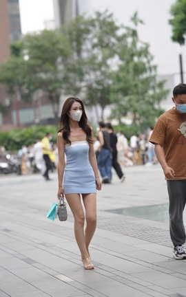 精选街拍作品 NO.1564 一字抹胸装包臀裙美女_丽丝库