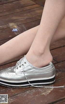 大生模拍 No.051 琦琦 公园里的短裙肉丝_丽丝库