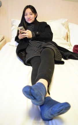 爱美足社区 2018 Vol.19 可爱的.rar小姐姐皮靴灰色棉袜_丽丝库