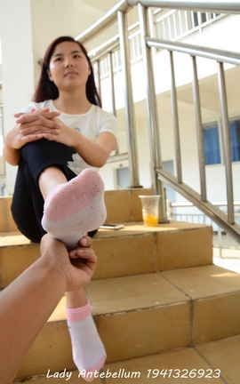 站前女神 恋足美腿棉袜女神级摄影套图 085