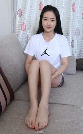 爱美足社区 2018 Vol.40 清纯少.rar女 白皙花瓣裸足_丽丝库