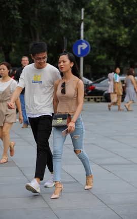 精选街拍作品 NO.0030 高跟破洞牛仔气质小姐姐高清原图_丽丝库