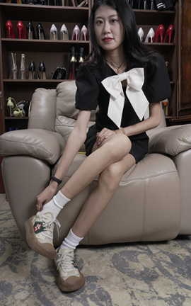 Sexy Asian Girls Feet NO.007 李琪琪展示她的性感细长的39码大脚丫