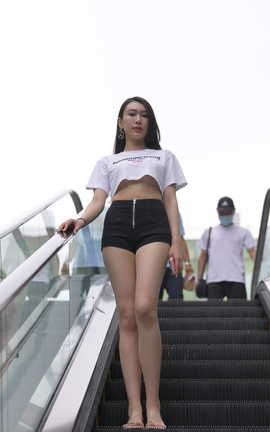 精选街拍作品 NO.1321 一只麋鹿摄影作品 黑色热裤美腿美女 part1_丽丝库