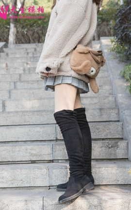 大生模拍 VOL.111 娇娇 户外光腿神器_丽丝库