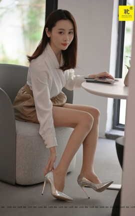 异思趣向IESS 耽丝009：藏美 肉丝高跟美腿_丽丝库