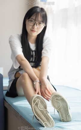 袜啵啵BoBoSocks NO.033 稚予-贝壳头天鹅绒黑袜天鹅绒白袜_丽丝库