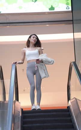 精选街拍作品 NO.1223 一始街拍作品 灰色瑜伽裤美女 part5_丽丝库