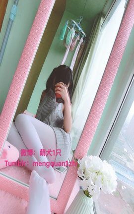 福利图 萌犬1只-白丝短袜luo足露背毛衣_丽丝库