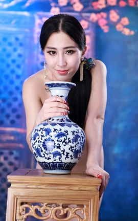 极品美模阿涵古装唯美裸拍