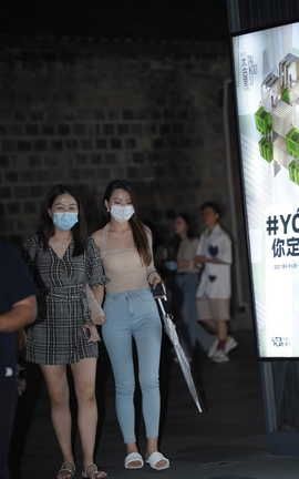 精选街拍作品 NO.1572 紧身蓝牛仔小姐姐_丽丝库