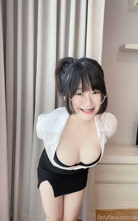 甄选系列 极品身材美乳细腰丰臀一线天白虎粉笔Onlyfans百变女神saizek_丽丝库