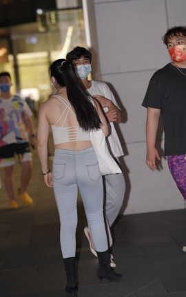 精选街拍作品 NO.1467 街拍紧牛饱满_丽丝库