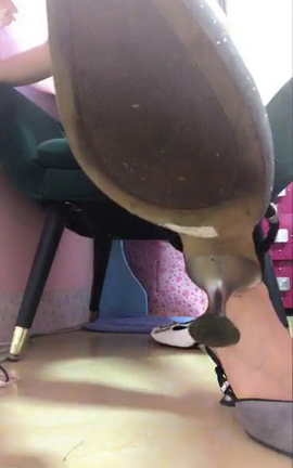 套路直播-兰儿小主-羞辱舔脚舔鞋控制[368X640 26分4秒]_丽丝库