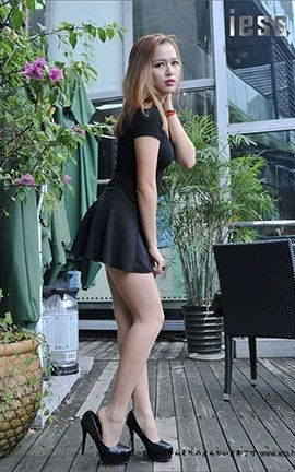 异思趣向IESS美足写真 丝足便当081 《户外短裙肉丝》洋洋