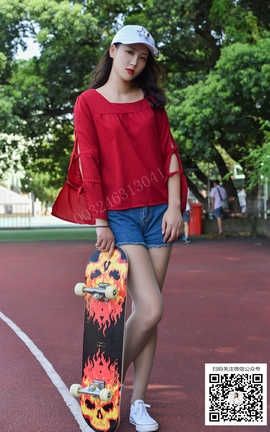 大生模拍 No.043 悦悦 穿着丝袜玩滑板_丽丝库