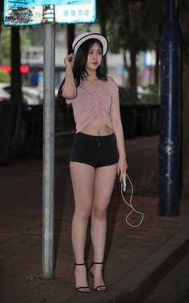 精选街拍作品 NO.0081 粉衣超短裤白色帽子美女高清原图 part2_丽丝库
