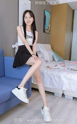 袜啵啵BoBoSocks NO.127 稚予-麦昆板鞋两双自然穿旧棉袜裸足_丽丝库