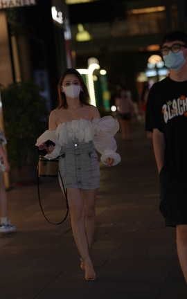 精选街拍作品 NO.1538 牛仔裙美女_丽丝库