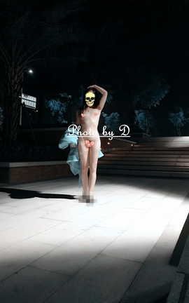 爱露出全站付费资源-转载区  极品：可爱小奴的初次户外露出调教1_丽丝库