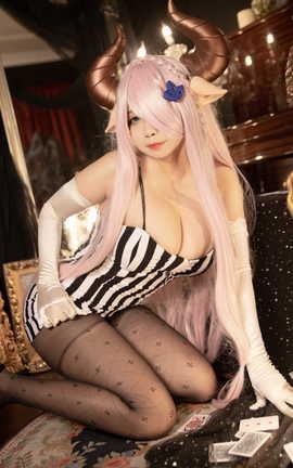 贞子蜜桃 - 娜露梅亚礼服&心心眼_丽丝库