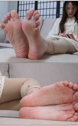 K&M足控脚底视频 254-美女小小40码原味白袜大脚[3840X2160][40分3秒]_丽丝库