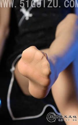 王朝贵足 No.541 娜娜黑色紧身旗袍肉丝金色高跟系列A_丽丝库