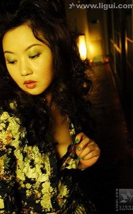 丽柜LiGui写真 2009.02.09 幽暗地带跑出一只性感小猫咪 模特 小露露