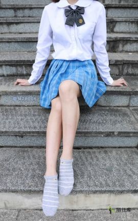 爱美足社区 2018 Vol.01  点点清纯小萝莉 裸足_丽丝库