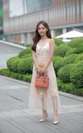 精选街拍作品 NO.0124 长裙美女_丽丝库