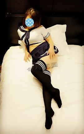 幸福家园-网友自拍专区 学生装诱惑，小少妇新年贺礼_丽丝库