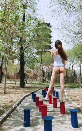 芒果酱经典露出-Mango沿江游玩&图钉钉乳_丽丝库