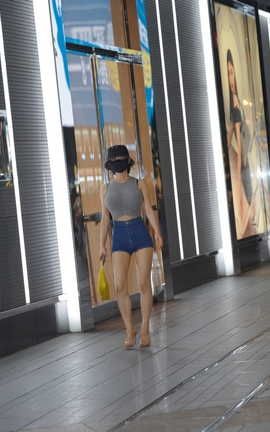 精选街拍作品 NO.1573 牛仔热裤翘屯MM_丽丝库